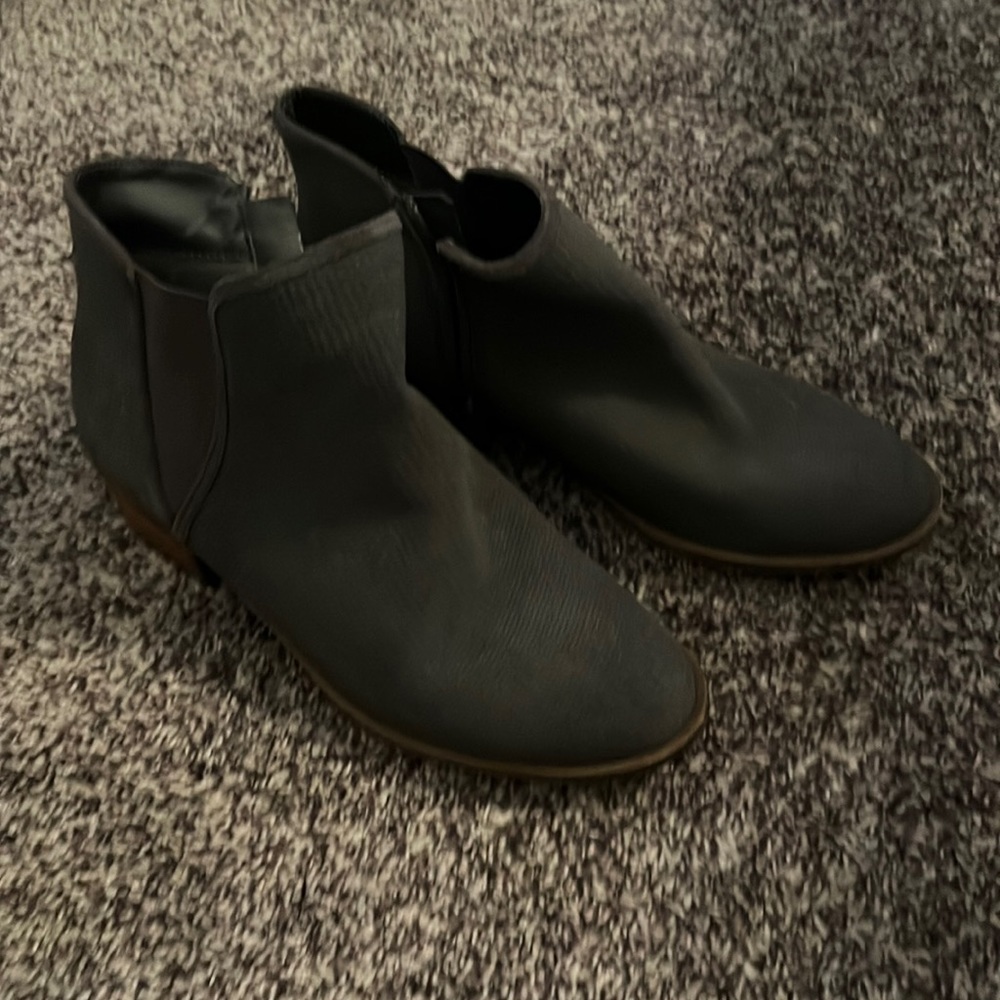 Grey kensie booties